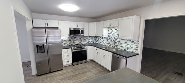 996 Hawthorne Drive, Crystal Lake, IL 60014