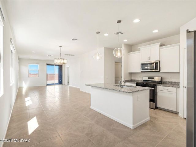 5196 W Bowen House Road, Tucson, AZ 85757