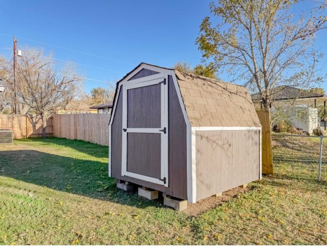 617 Caldwell ST, Lexington, TX 78947