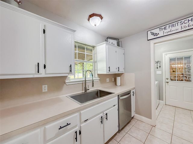 617 Caldwell ST, Lexington, TX 78947