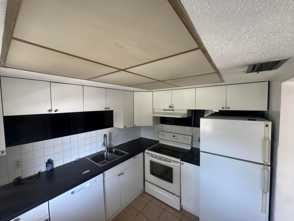 3300 NE 10th Terrace 53, Pompano Beach, FL 33064