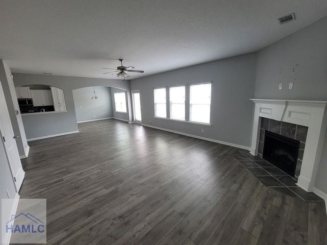 155 Factors Walk, Hinesville, GA 31313