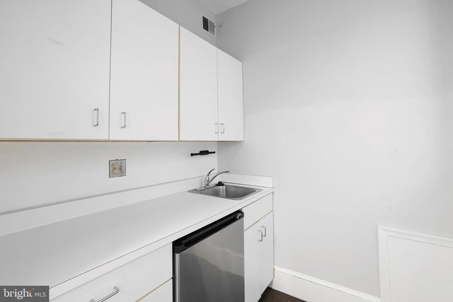 705 8TH ST SE, Washington, DC 20003