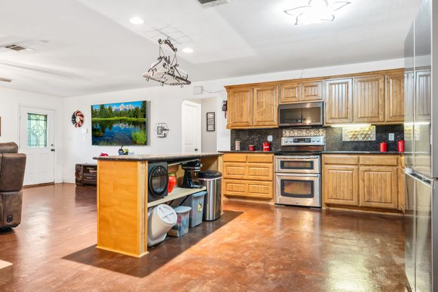 6338 Fm 933, Blum, TX 76627