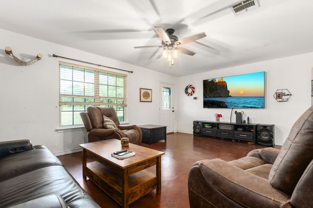 6338 Fm 933, Blum, TX 76627