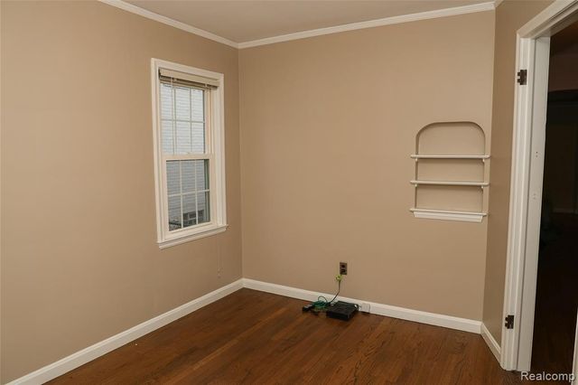 2135 Fleetwood Drive, Grosse Pointe Woods, MI 48236