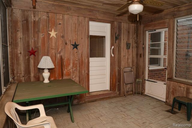 2135 Fleetwood Drive, Grosse Pointe Woods, MI 48236