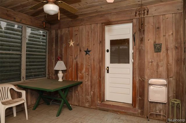 2135 Fleetwood Drive, Grosse Pointe Woods, MI 48236