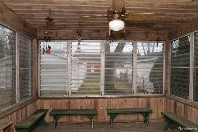 2135 Fleetwood Drive, Grosse Pointe Woods, MI 48236