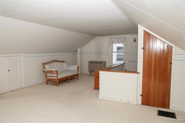 2135 Fleetwood Drive, Grosse Pointe Woods, MI 48236