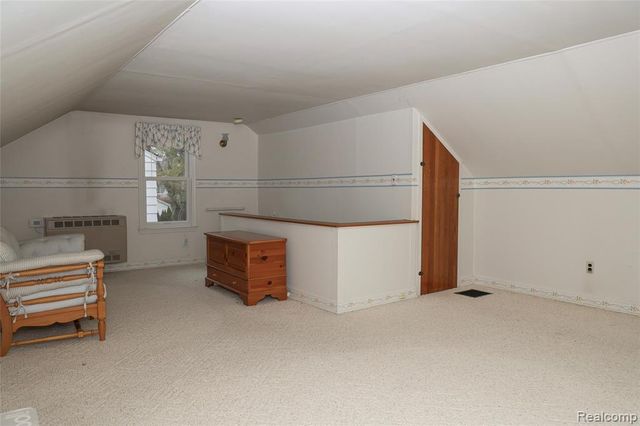 2135 Fleetwood Drive, Grosse Pointe Woods, MI 48236