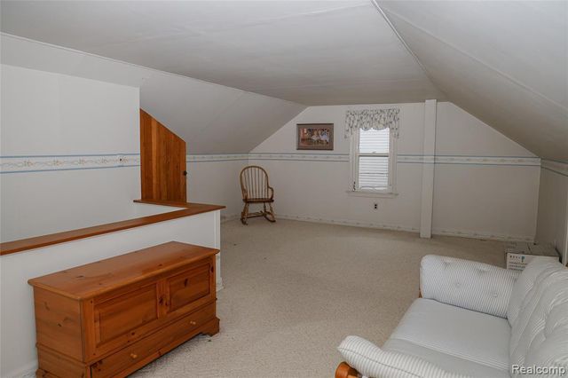 2135 Fleetwood Drive, Grosse Pointe Woods, MI 48236