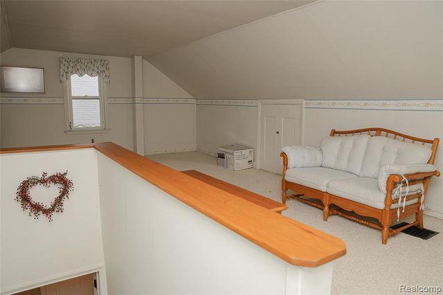 2135 Fleetwood Drive, Grosse Pointe Woods, MI 48236