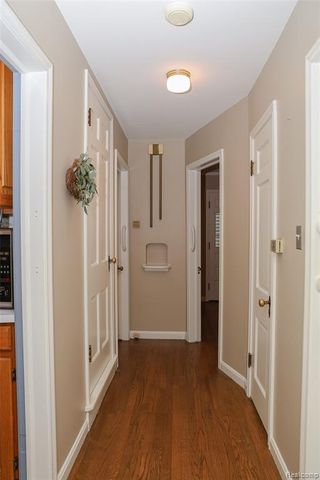 2135 Fleetwood Drive, Grosse Pointe Woods, MI 48236