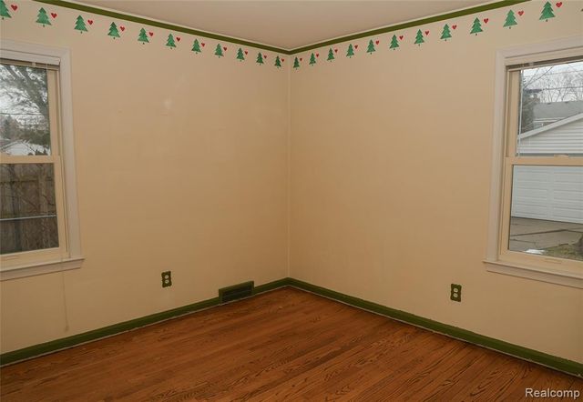 2135 Fleetwood Drive, Grosse Pointe Woods, MI 48236