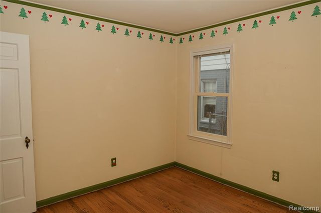 2135 Fleetwood Drive, Grosse Pointe Woods, MI 48236