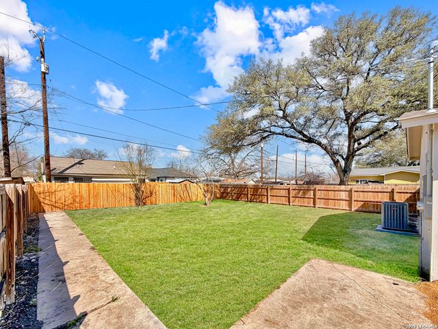 1609 Fresno, San Antonio, TX 78201
