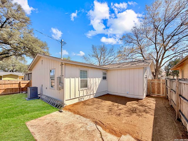 1609 Fresno, San Antonio, TX 78201