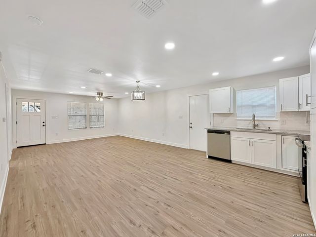 1609 Fresno, San Antonio, TX 78201