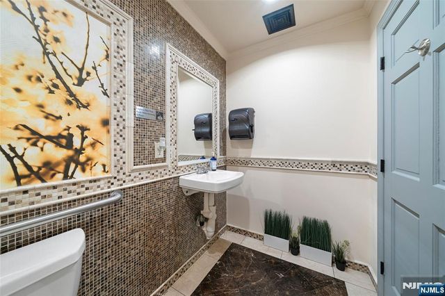 611 Anderson Avenue, Cliffside Park, NJ 07010