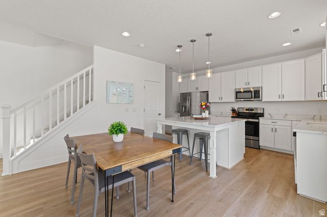 1592 W PARKVIEW DR, Syracuse, UT 84075