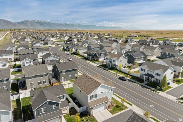 1592 W PARKVIEW DR, Syracuse, UT 84075