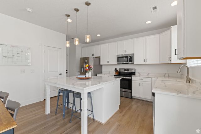 1592 W PARKVIEW DR, Syracuse, UT 84075