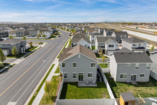 1592 W PARKVIEW DR, Syracuse, UT 84075