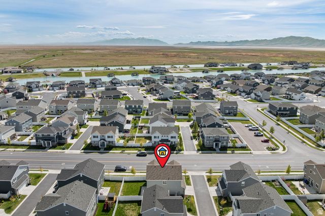 1592 W PARKVIEW DR, Syracuse, UT 84075