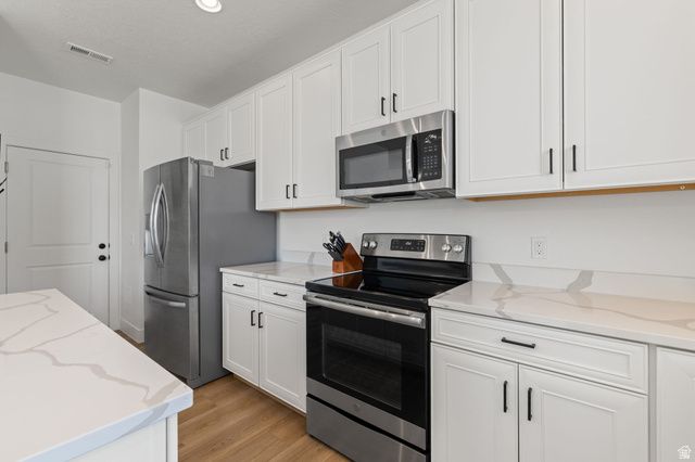 1592 W PARKVIEW DR, Syracuse, UT 84075