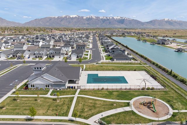 1592 W PARKVIEW DR, Syracuse, UT 84075