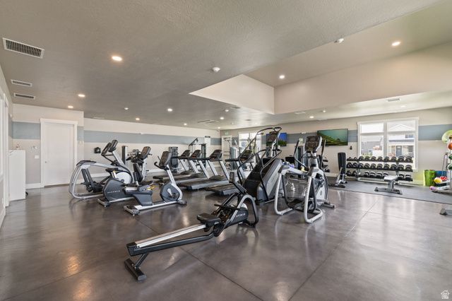 1592 W PARKVIEW DR, Syracuse, UT 84075