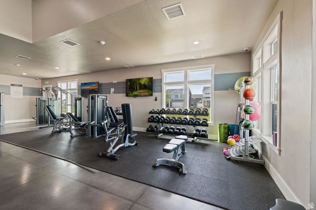 1592 W PARKVIEW DR, Syracuse, UT 84075