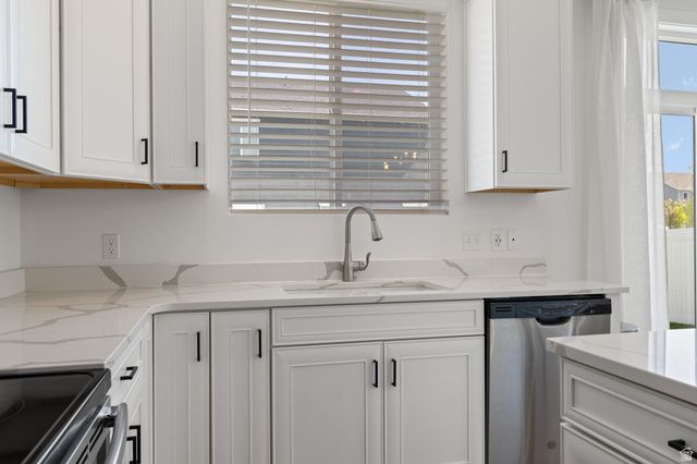 1592 W PARKVIEW DR, Syracuse, UT 84075