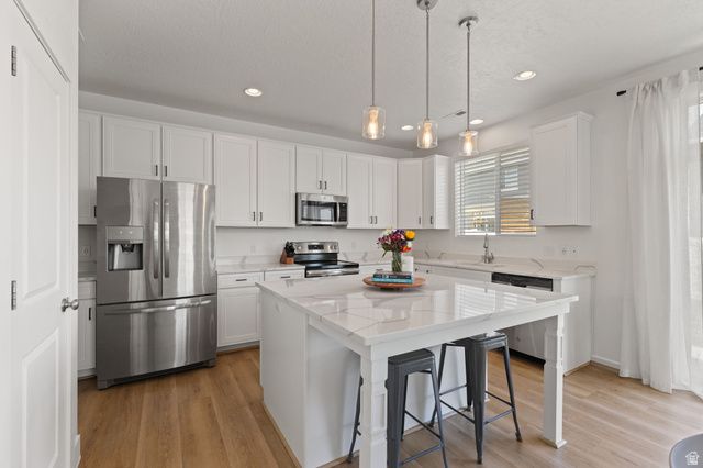 1592 W PARKVIEW DR, Syracuse, UT 84075