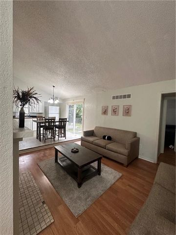 9516 Manning Avenue, Kansas City, MO 64134