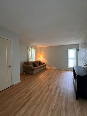 9516 Manning Avenue, Kansas City, MO 64134