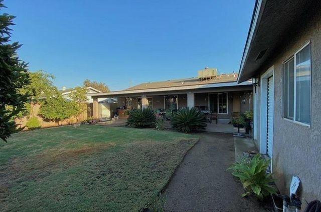 1510 W Thomas Avenue, Fresno, CA 93728
