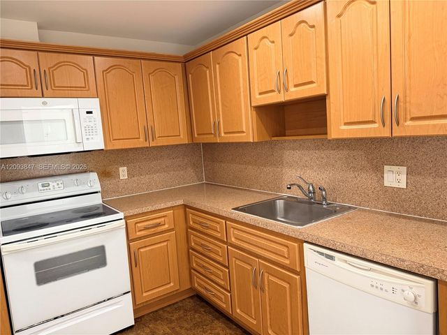 1965 S Ocean Drive 18C, Hallandale Beach, FL 33009
