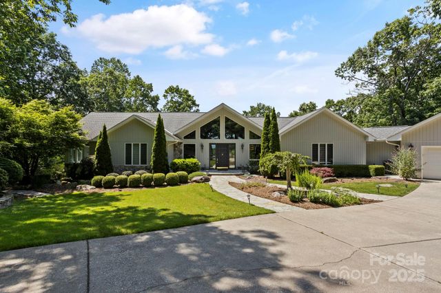 101 Beckwood Court, Flat Rock, NC 28731