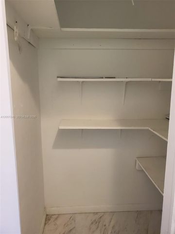 280 SW 11th Ave 18, Hallandale Beach, FL 33009
