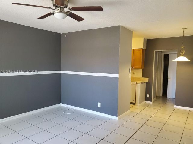 280 SW 11th Ave 18, Hallandale Beach, FL 33009