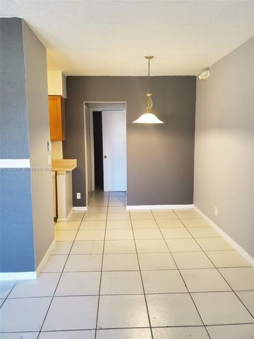 280 SW 11th Ave 18, Hallandale Beach, FL 33009