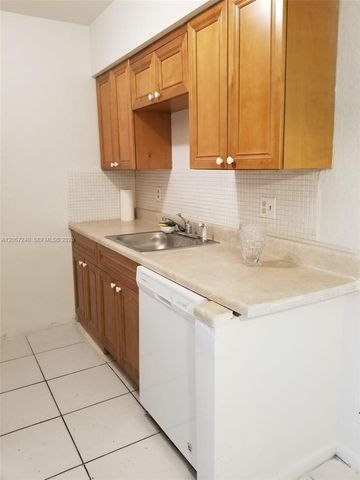 280 SW 11th Ave 18, Hallandale Beach, FL 33009