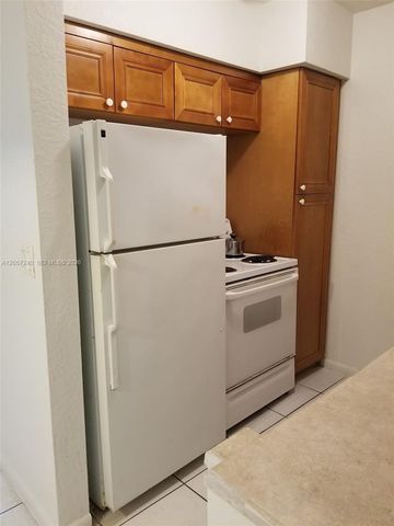 280 SW 11th Ave 18, Hallandale Beach, FL 33009