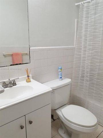 280 SW 11th Ave 18, Hallandale Beach, FL 33009
