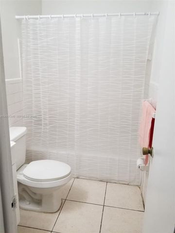280 SW 11th Ave 18, Hallandale Beach, FL 33009