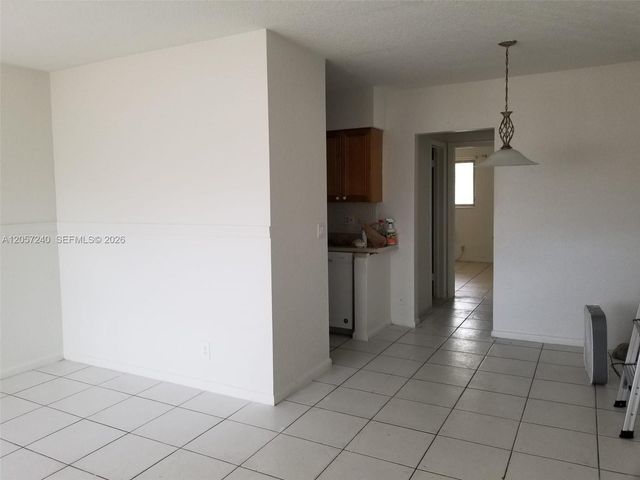 280 SW 11th Ave 18, Hallandale Beach, FL 33009