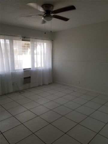 280 SW 11th Ave 18, Hallandale Beach, FL 33009