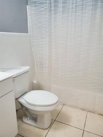 280 SW 11th Ave 18, Hallandale Beach, FL 33009